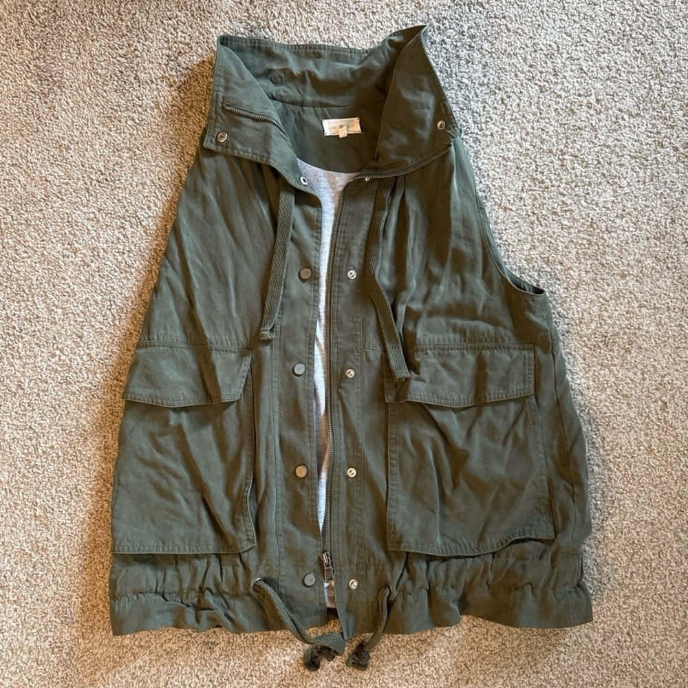 Lou & Grey - Military Green Outerwear Vest w/ Grey Jersey Liner - Women’s Medium